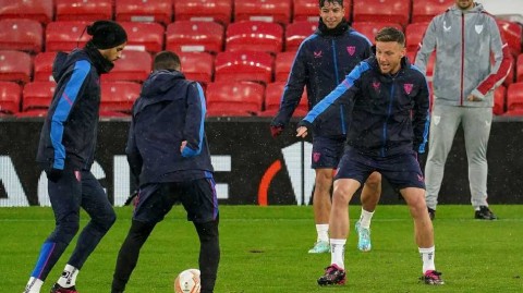 欧联之王雨夜砺兵 梦剧场前静待鏖战