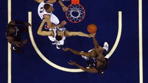 易建联伦敦奥运经典战役回顾：从追风少年到国家脊梁