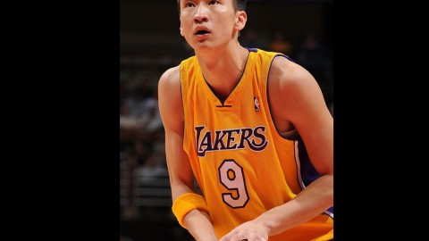 回溯经典：08季前赛孙悦破冰湖人内线双塔显威