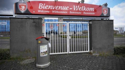 空寂看台与紧闭铁门：疫情席卷之下比利时足坛的寒冬