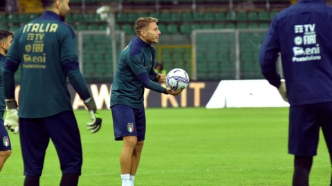 蓝衣军团巴勒莫冲刺：曼奇尼的意大利重塑辉煌之路