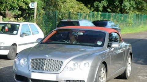 性能与价格的冰火之歌：当宾利的优雅遇见法拉利的激情