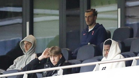 大圣归来初亮相：贝尔现身看台，深情注视热刺新战役