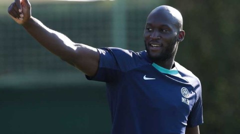 国米将士厉兵秣马迎战新赛季 卢卡库回归展露自信笑容