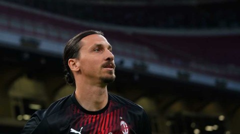 天神下凡！伊布传射导演惊天逆转，红黑军团四球狂屠老妇人