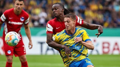 德国杯首轮激战布伦瑞克绝平柏林赫塔点球决胜惊心动魄