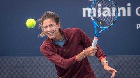 巴萨传奇普约尔跨界网坛，与穆古鲁扎迈阿密赛场欢乐过招