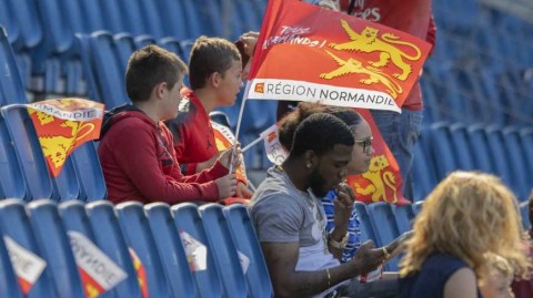 四千五百名球迷现场见证！巴黎圣日耳曼用九球大胜宣告王者归来