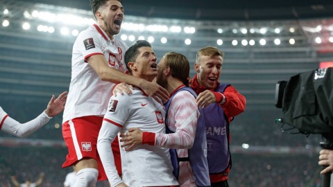 莱万一锤定音波兰圆梦 伊布黯然离场北欧海盗折戟