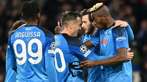 蓝衣军团横扫德甲劲旅 闪电三击锁定欧冠八强