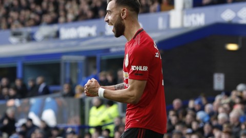 英超正式恢复接触性合练 绿茵场上重现火热对抗