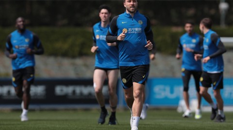 蓝黑军团全力冲刺，孔蒂演练战术迎关键战役