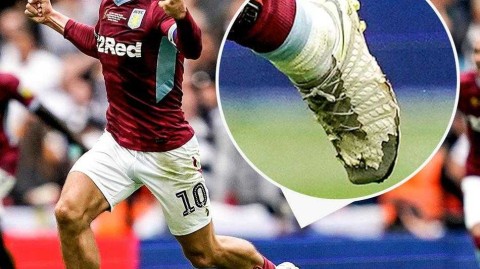 维拉公园的奇迹：那双带着魔力重回英超的战靴