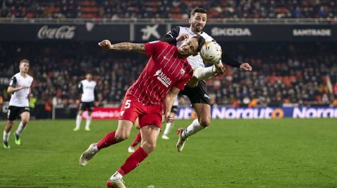 十人蝙蝠军鏖战逼平塞维利亚 梅斯塔利亚球场激情之夜