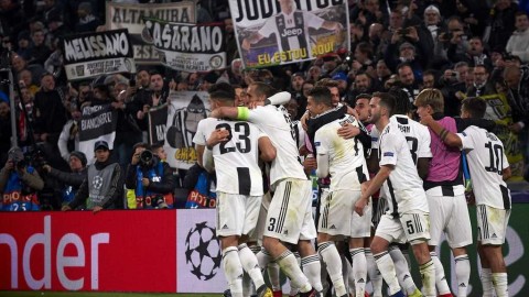 天神下凡！帽子戏法导演史诗逆转，都灵城为他陷入疯狂