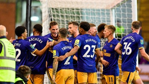 英联杯次轮激战普伦顿公园纽卡斯尔逆转特兰米尔晋级