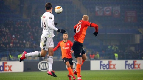 矿工主场击退本菲卡，皮齐点射难救主科瓦连科建功