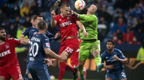 德甲波鸿科隆激战鲁尔球场 乌龙与绝平共绘平局画卷