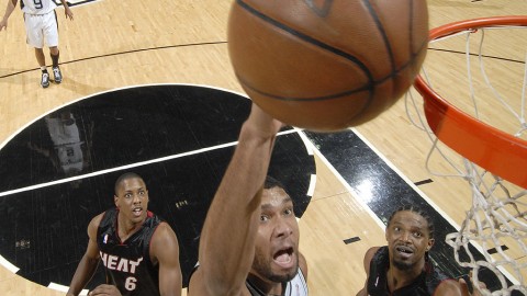 2026季后赛烽火：詹皇神迹导演逆转，新秀隔扣震惊文班