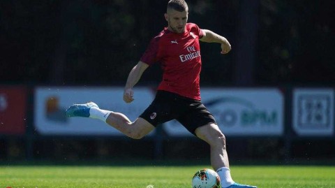 红黑军团枕戈待旦 米兰内洛响起新赛季冲锋号