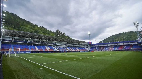 巴塞罗那客场小胜埃瓦尔，格列兹曼凌空斩完美收官