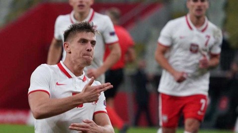 格但斯克雨夜中的进攻盛宴：波兰队五球大胜芬兰，格罗西茨基上演完美帽子戏法