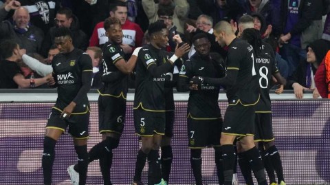 欧协联烽火：紫白军团主场力擒荷甲劲旅