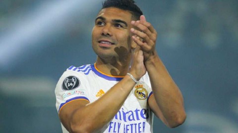 卡塞米罗正式加盟曼联开启新征程