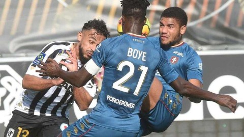 昂热主场憾平梅斯 锋线尖刀瞬间刺穿防线