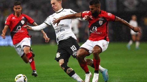 科林蒂安主场逆转戈亚尼亚竞技 绿茵场上的激情与坚韧