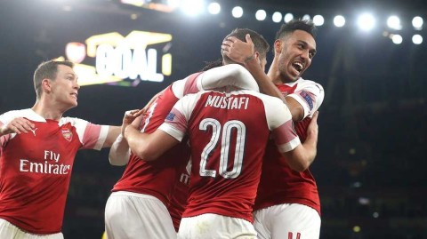 奥巴梅扬造乌龙，铁卫轮番空袭！枪手主场三球完美逆转晋级