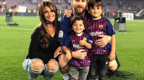 梅西二公子马特奥萌态可掬，网友趣称其表情神似传奇马拉多纳