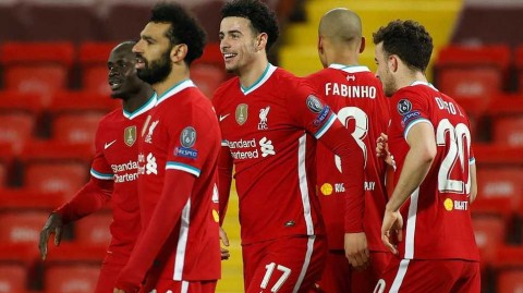 红军小胜阿贾克斯，琼斯一击制胜锁定小组头名