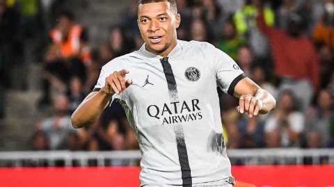 绿茵场上的华丽乐章：梅西姆巴佩珠联璧合助巴黎大捷