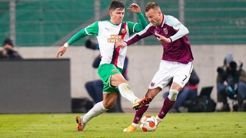 欧联杯赛场风云：西汉姆联客场完胜维也纳快速，锁定小组头名晋级