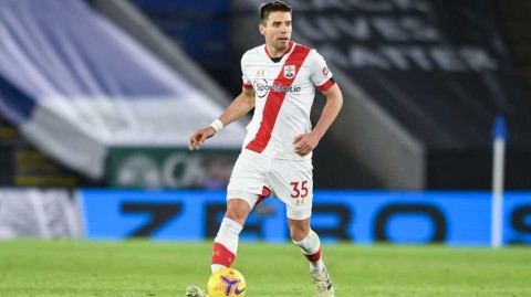 南安普顿后卫贝德纳雷克红牌上诉成功，对曼联的争议判罚被英足总撤销