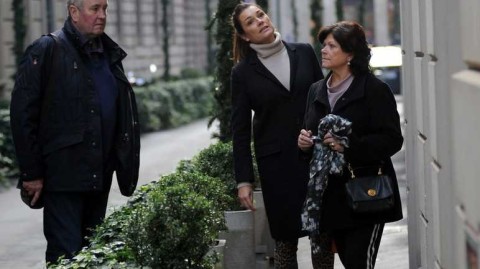 布冯前妻米兰街头演绎豹纹风情，岁月难掩超模风采