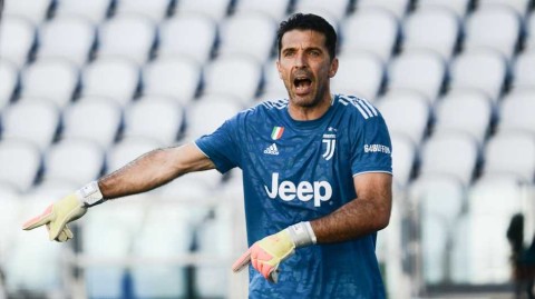 布冯因“亵渎神灵”被禁赛一场 无缘都灵德比