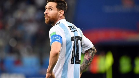 阿根廷三连冠奠定王朝！梅西伤退泪洒替补席，劳塔罗加时绝杀卫冕美洲杯