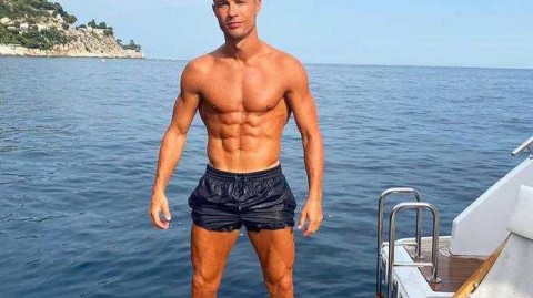 时光的逆行者，三十五岁C罗用完美身线定义极致自律