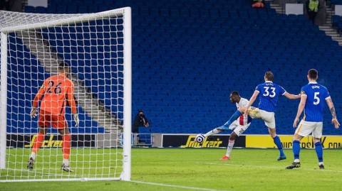 绝杀与逆袭：水晶宫客场二比一力克布莱顿，海鸥军团苦涩吞败