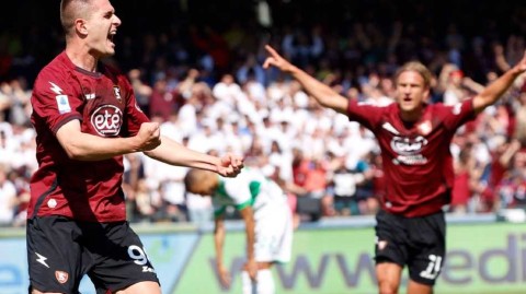 意甲绿茵烽火：萨勒尼塔纳主场三球完胜萨索洛实录