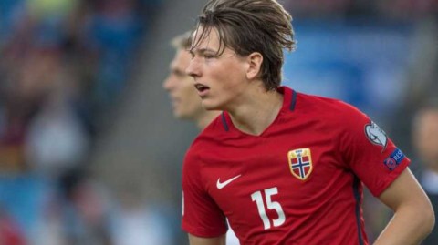 绿茵场上的情人：那些在浪漫日子开启传奇的球星们