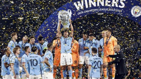 蓝月耀欧陆终捧欧冠 一球定乾坤成就三冠伟业