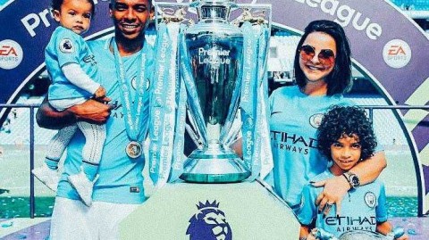 曼城众将铁汉柔情 父爱如山绿茵传承