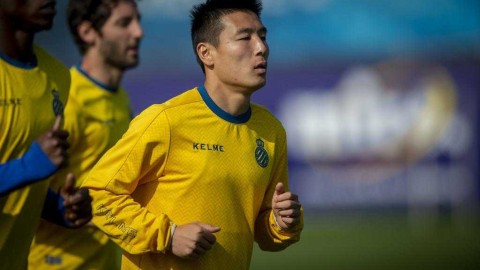 武磊巴塞罗那苦练射门 全力备战西甲联赛