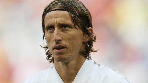 皇马球员证件照成“证件黑” 球迷呼唤打光师