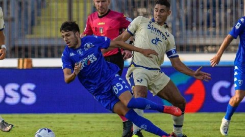 意甲绿茵场上的对决：恩波利与维罗纳激战成和