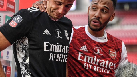 英雄泪：当胜利的喜悦化作倾盆大雨