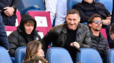 永恒之城再迎王者 罗马王子托蒂重返奥林匹克球场见证胜利